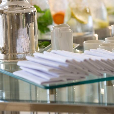 Renaissance Cairo Mirage City Hotel Ngoại thất bức ảnh Napkins at a buffet