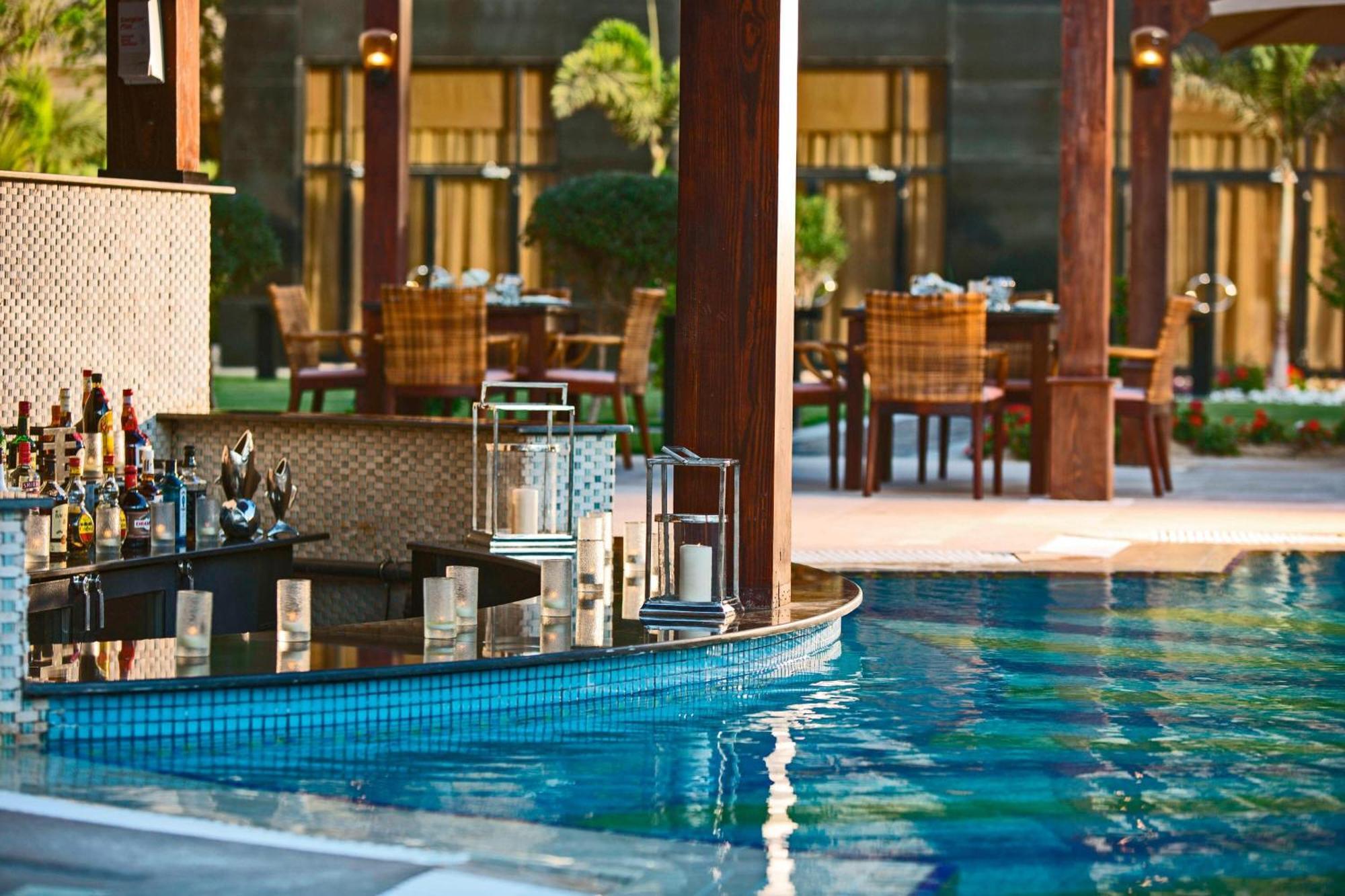 Renaissance Cairo Mirage City Hotel Ngoại thất bức ảnh The swimming pool at the hotel