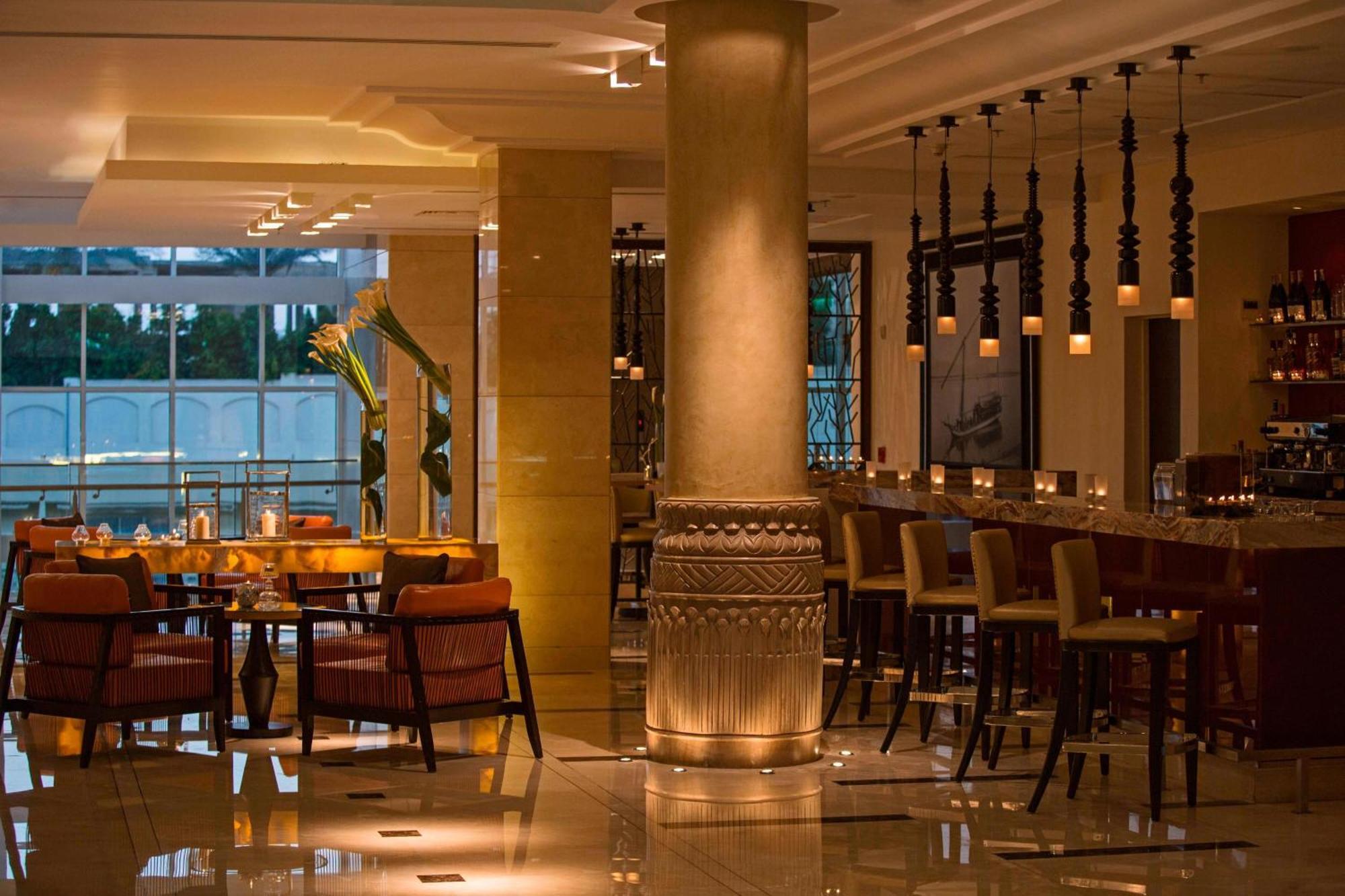 Renaissance Cairo Mirage City Hotel Ngoại thất bức ảnh The Bar