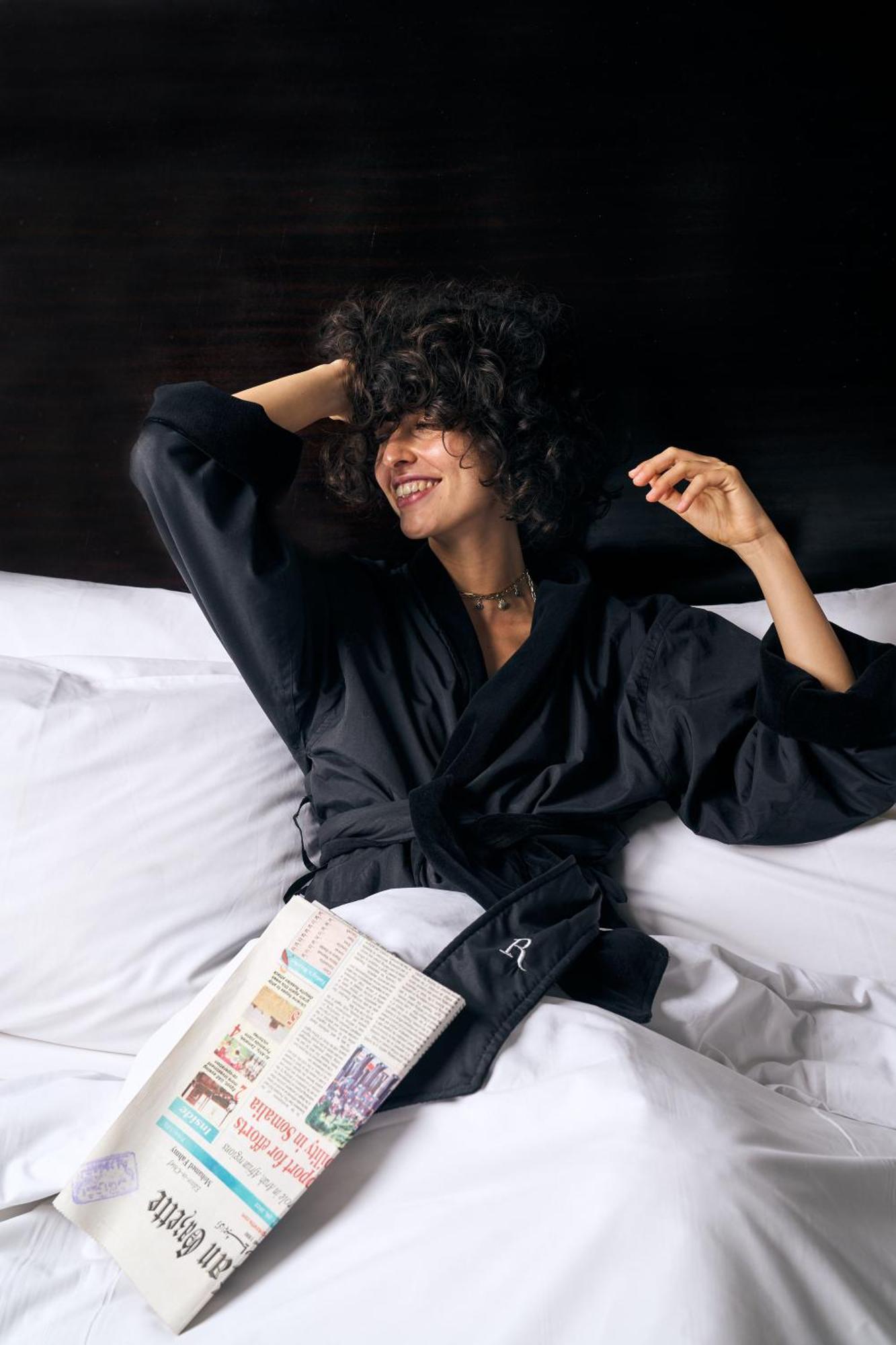 Renaissance Cairo Mirage City Hotel Ngoại thất bức ảnh A woman wearing a bathrobe