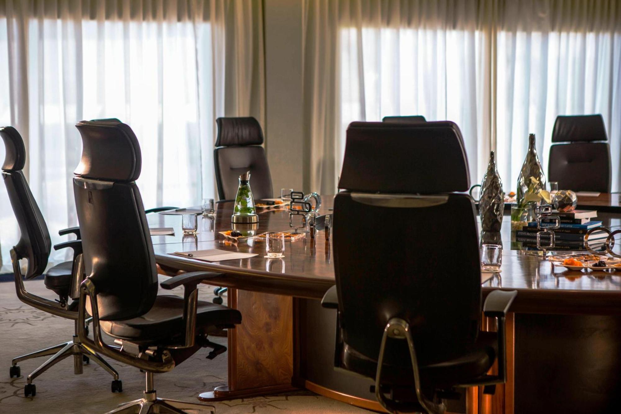 Renaissance Cairo Mirage City Hotel Ngoại thất bức ảnh The boardroom of the Airbus A380