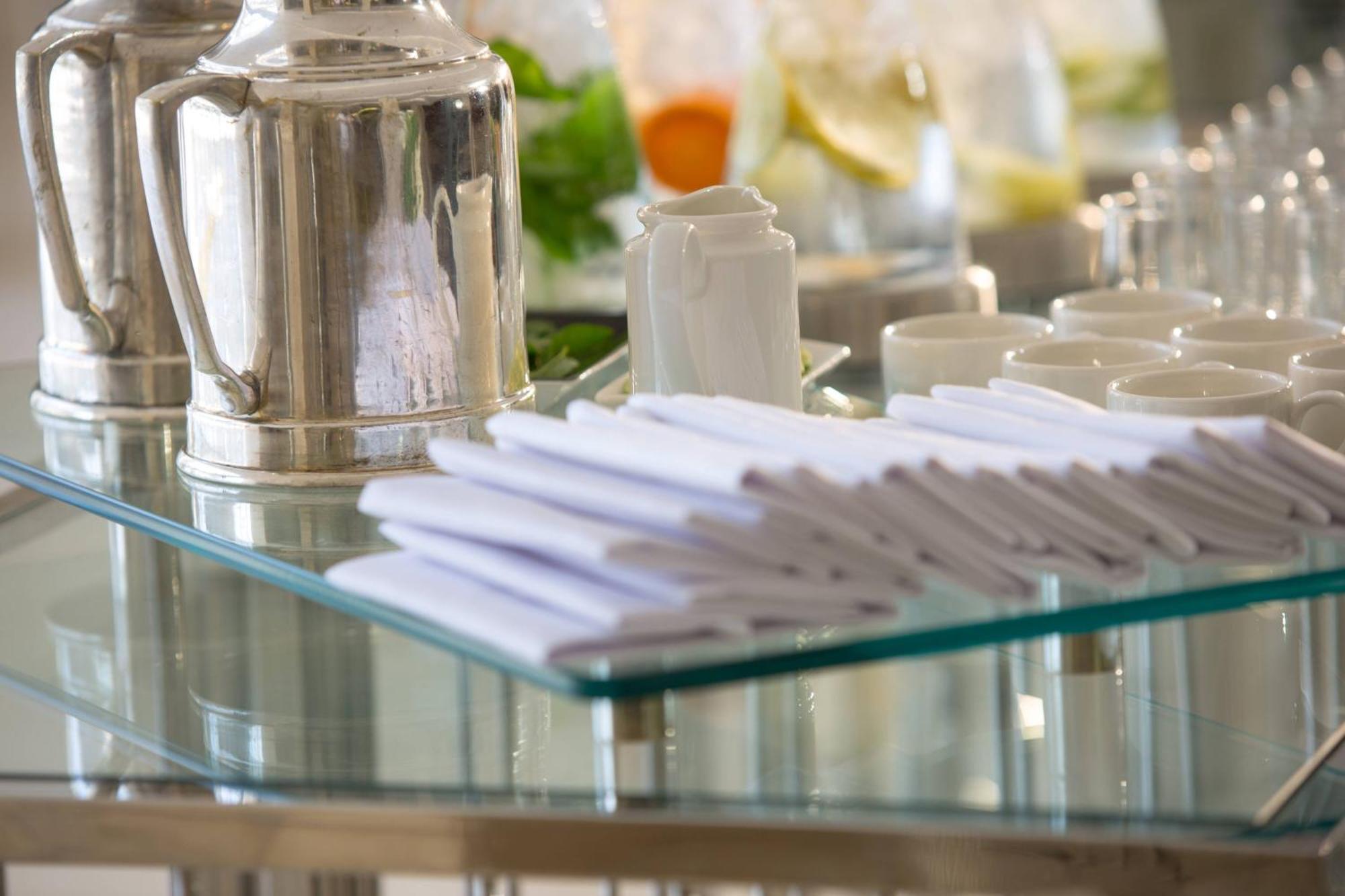 Renaissance Cairo Mirage City Hotel Ngoại thất bức ảnh Napkins at a buffet