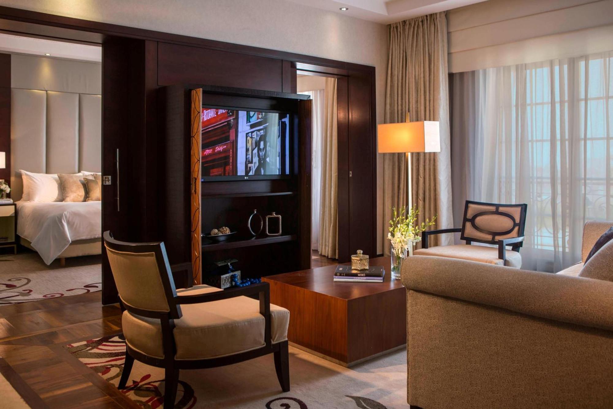 Renaissance Cairo Mirage City Hotel Ngoại thất bức ảnh A suite at the Taj Mahal Palace, Mumbai